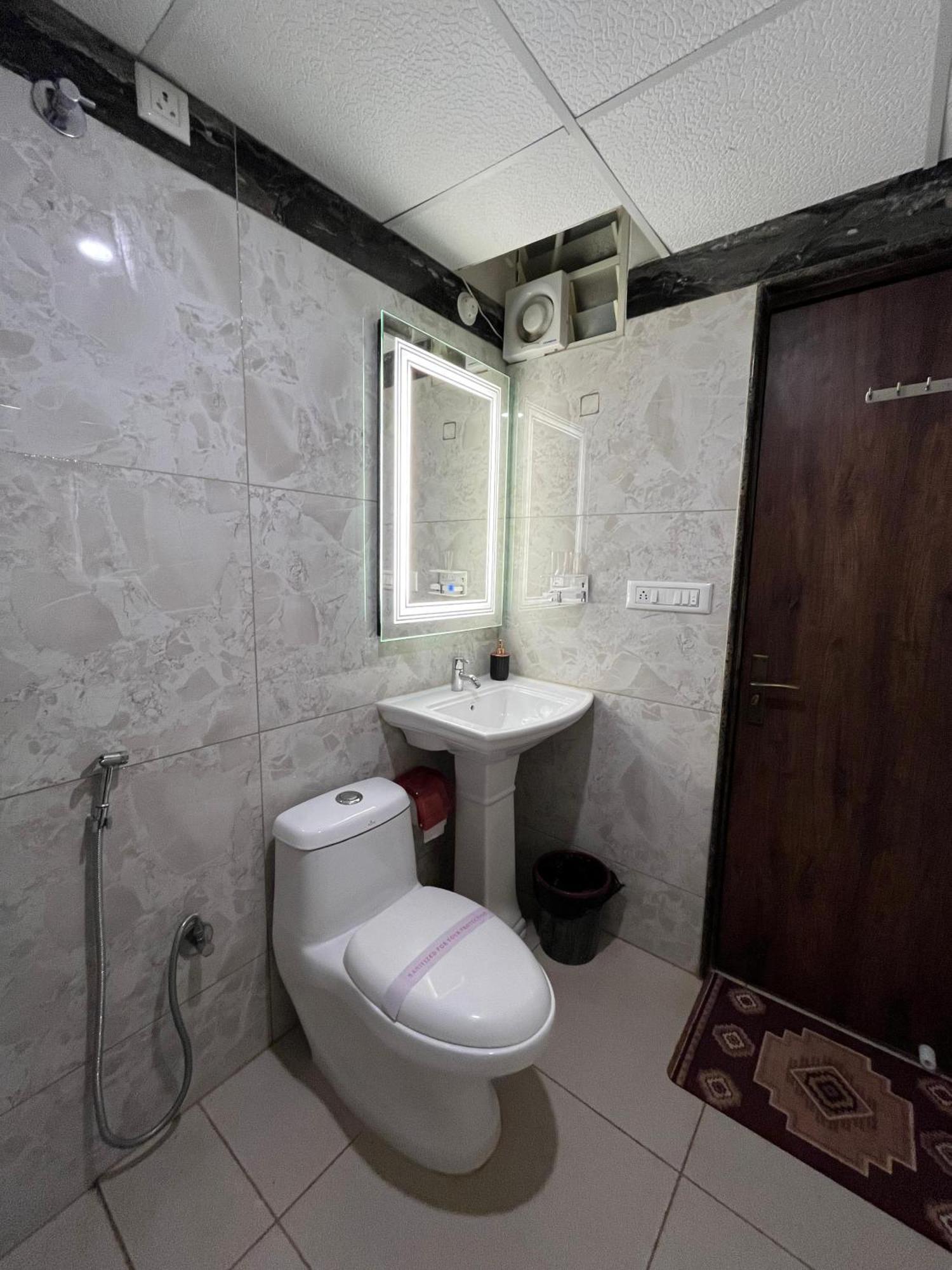 Hotel Lg Suites 班加罗尔 外观 照片