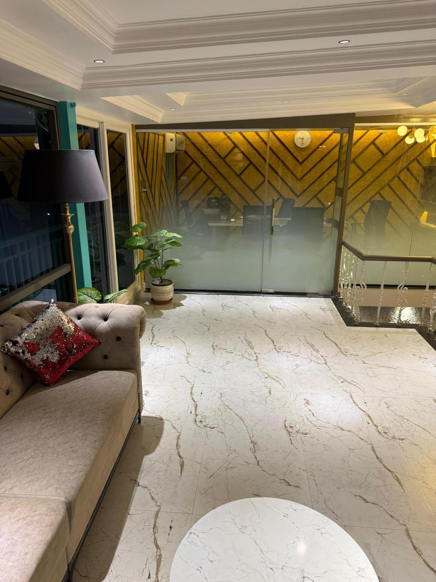 Hotel Lg Suites 班加罗尔 外观 照片